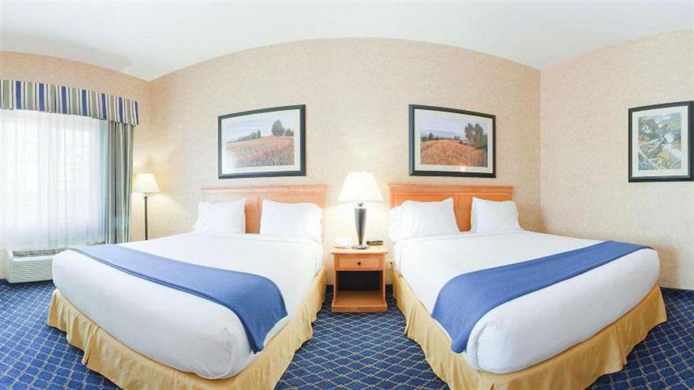 Holiday Inn Express & Suites Cheney By Ihg Dış mekan fotoğraf