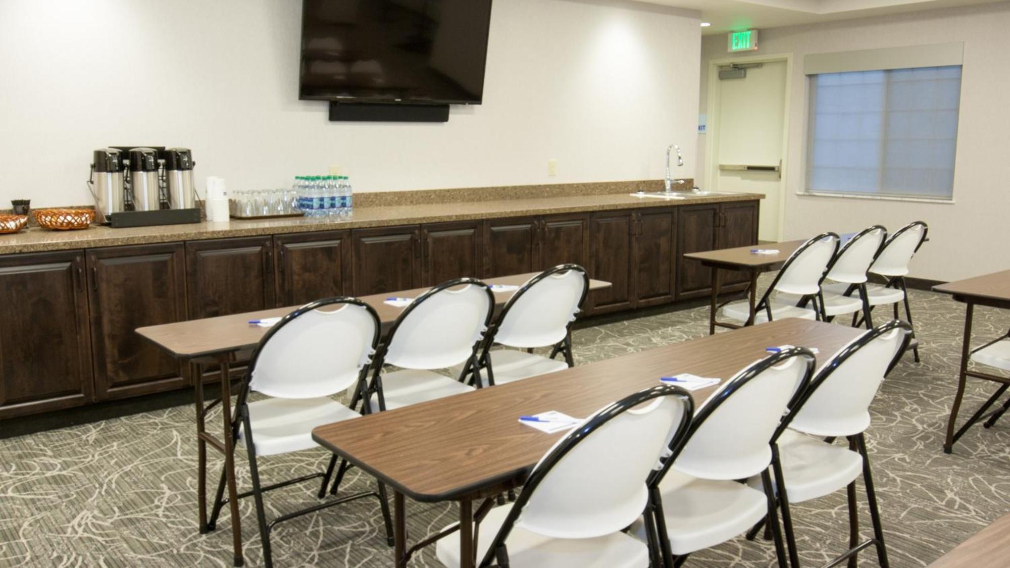 Holiday Inn Express & Suites Cheney By Ihg Dış mekan fotoğraf