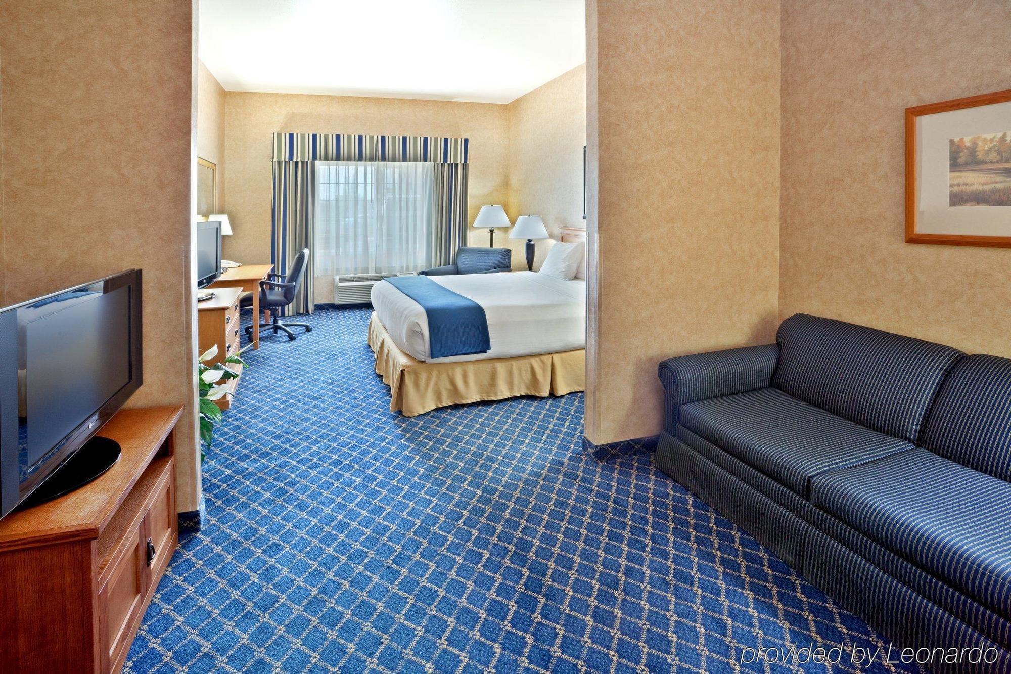 Holiday Inn Express & Suites Cheney By Ihg Oda fotoğraf