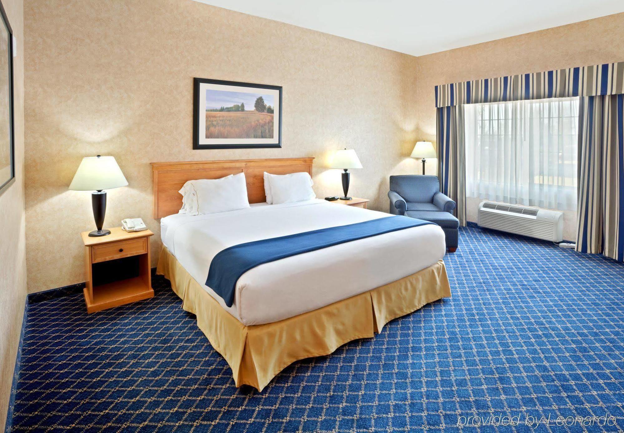 Holiday Inn Express & Suites Cheney By Ihg Dış mekan fotoğraf